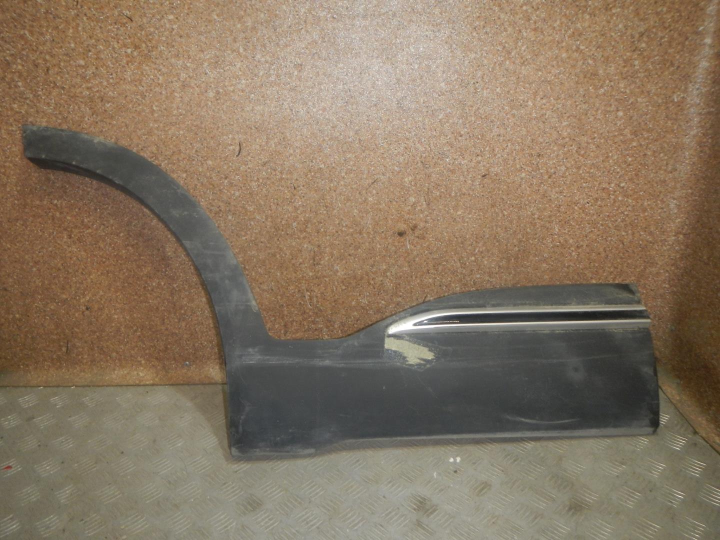 Молдинг задней правой двери