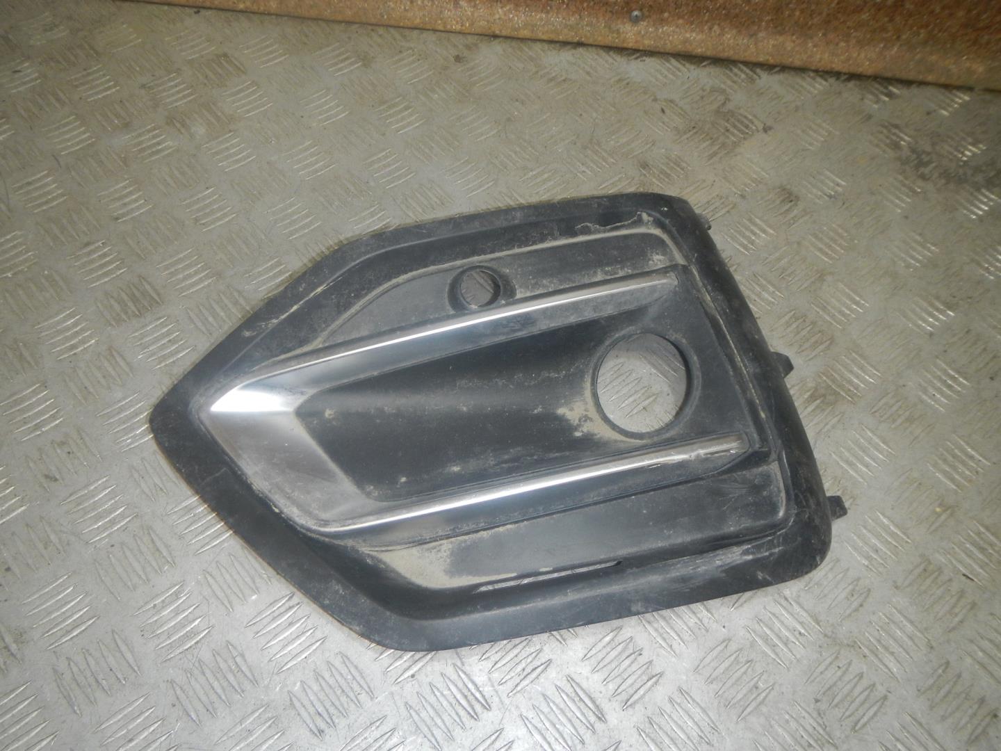 Решетка в бампер правая