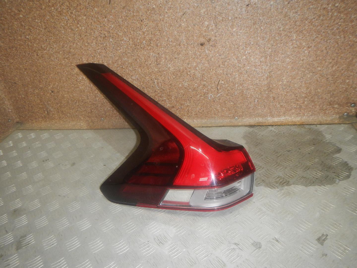 Фонарь задний левый