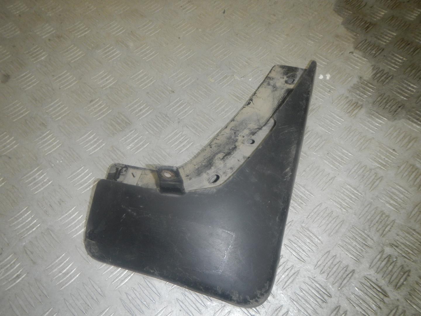 Брызговик задний правый