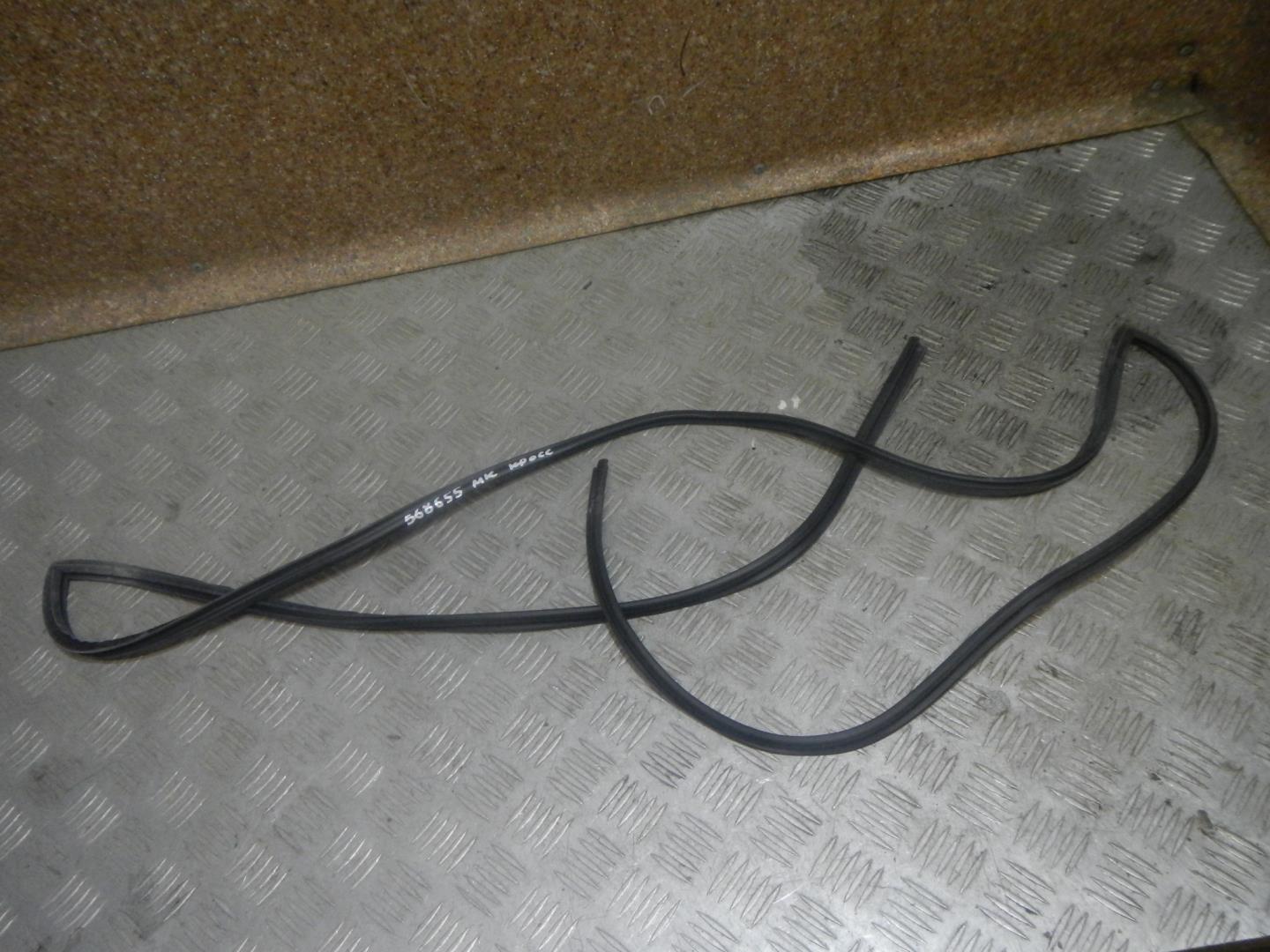 Молдинг лобового стекла