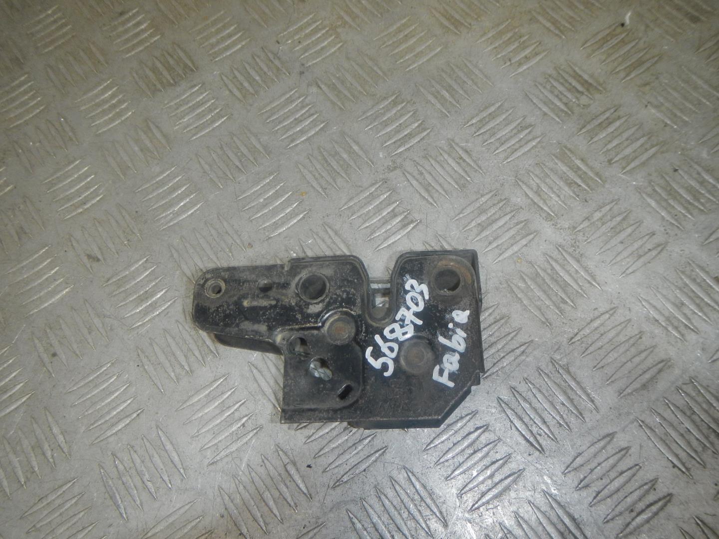 Замок капота