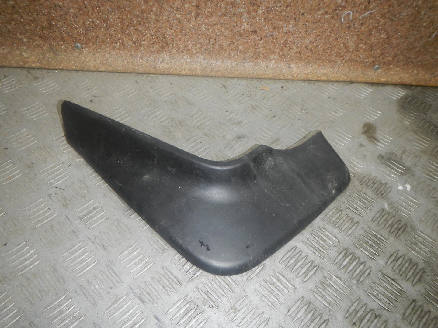 Брызговик задний левый