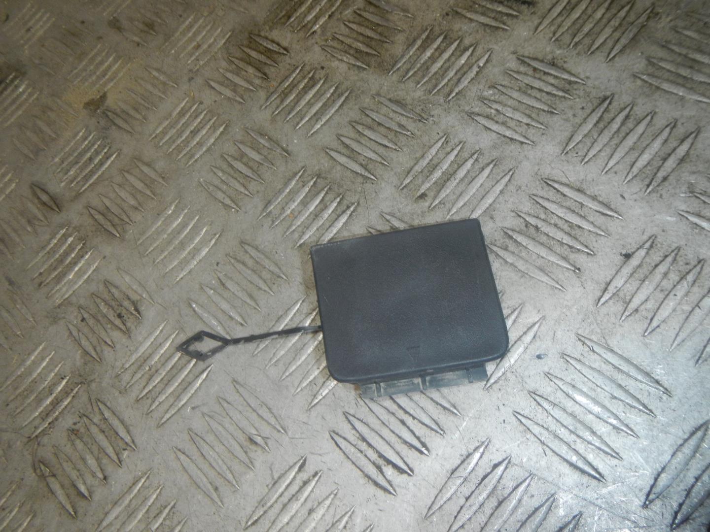 Заглушка буксировочного крюка