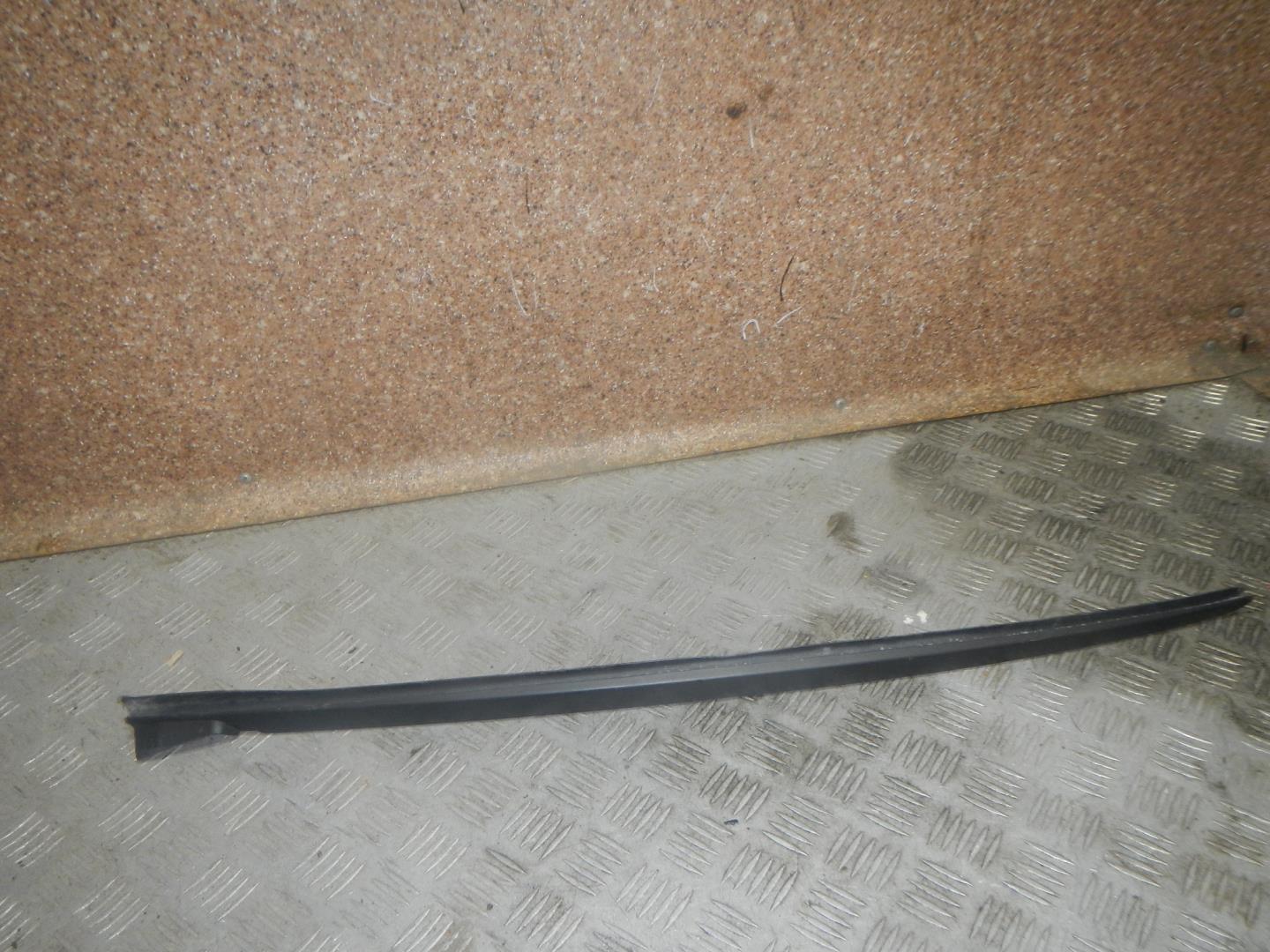 Молдинг лобового стекла