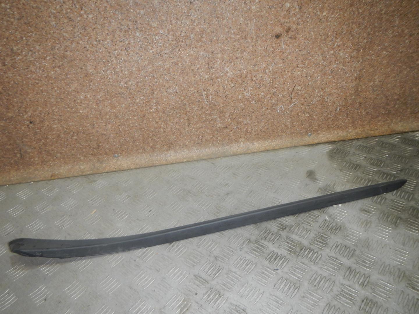 Молдинг лобового стекла