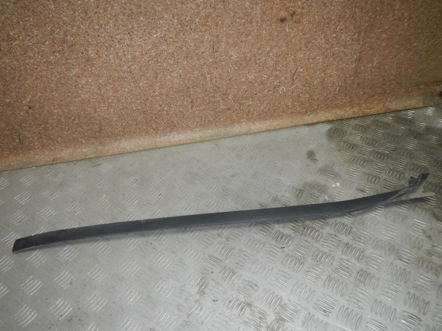 Молдинг лобового стекла