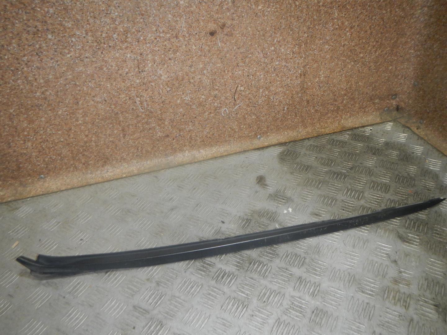 Молдинг лобового стекла