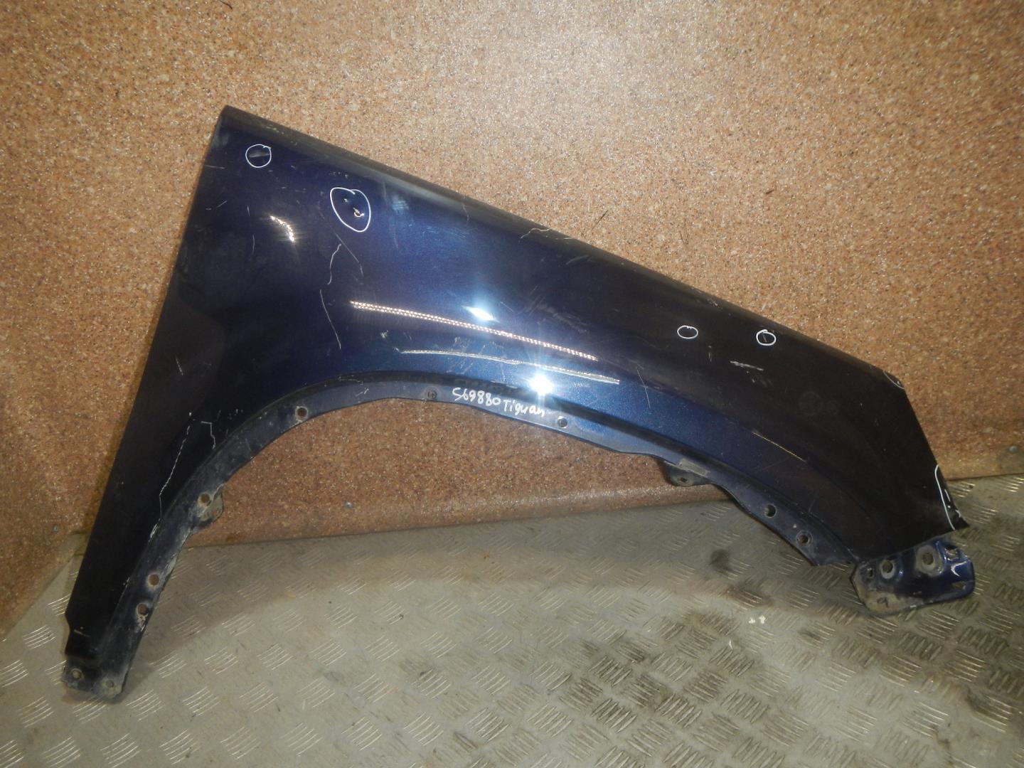 Крыло переднее правое