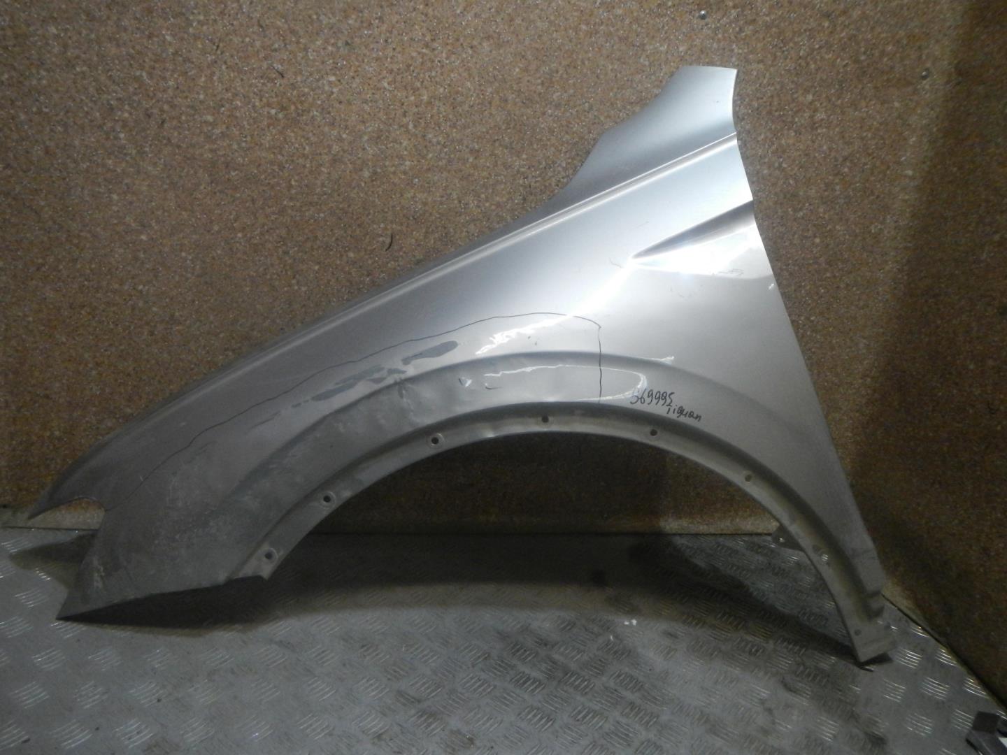 Крыло переднее левое