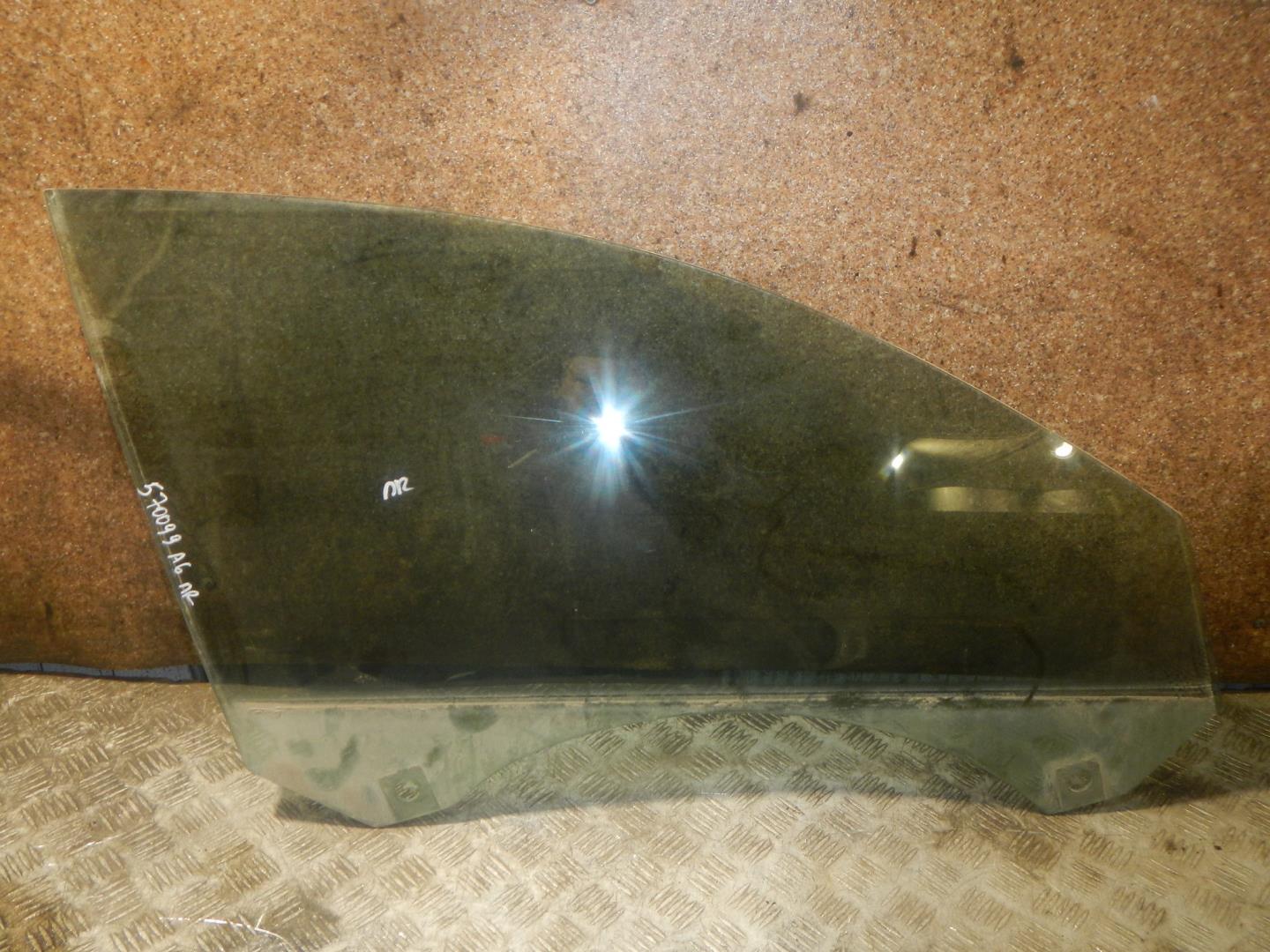 Стекло двери передней правой