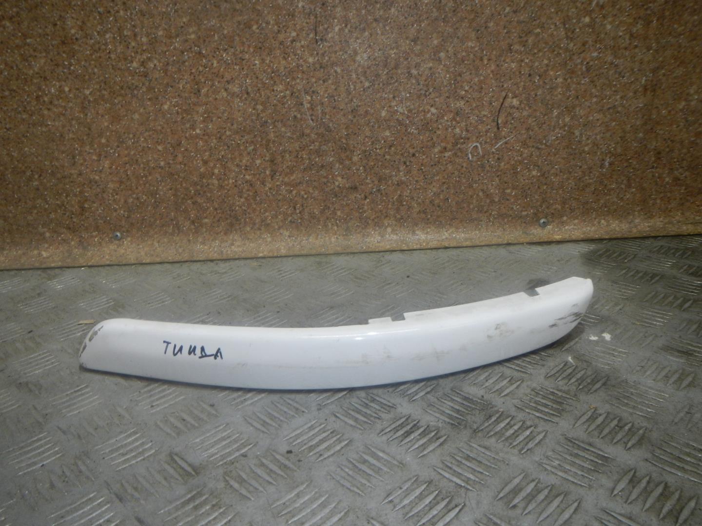 Молдинг переднего бампера левый