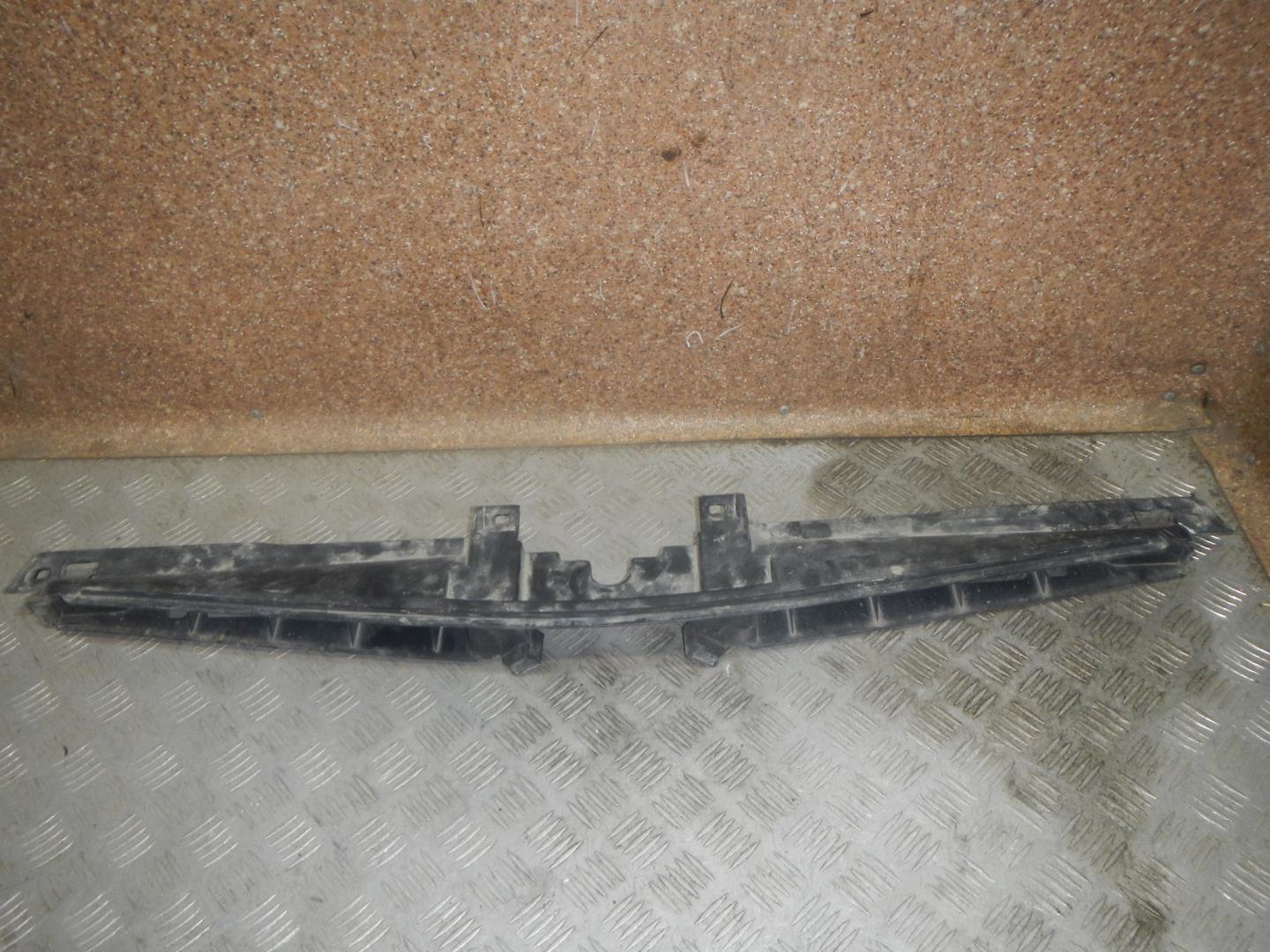 Кронштейн решетки радиатора