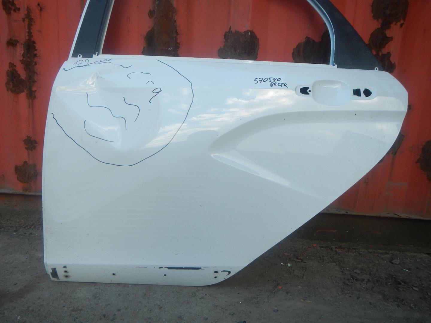 Дверь задняя левая