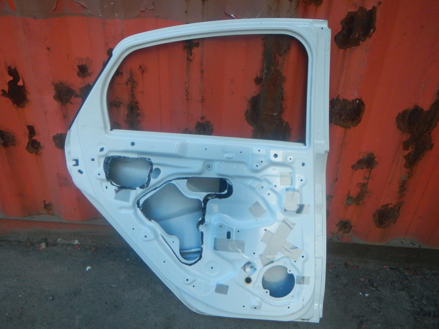 Дверь задняя левая