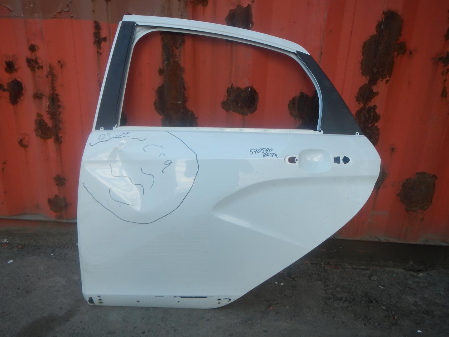 Дверь задняя левая