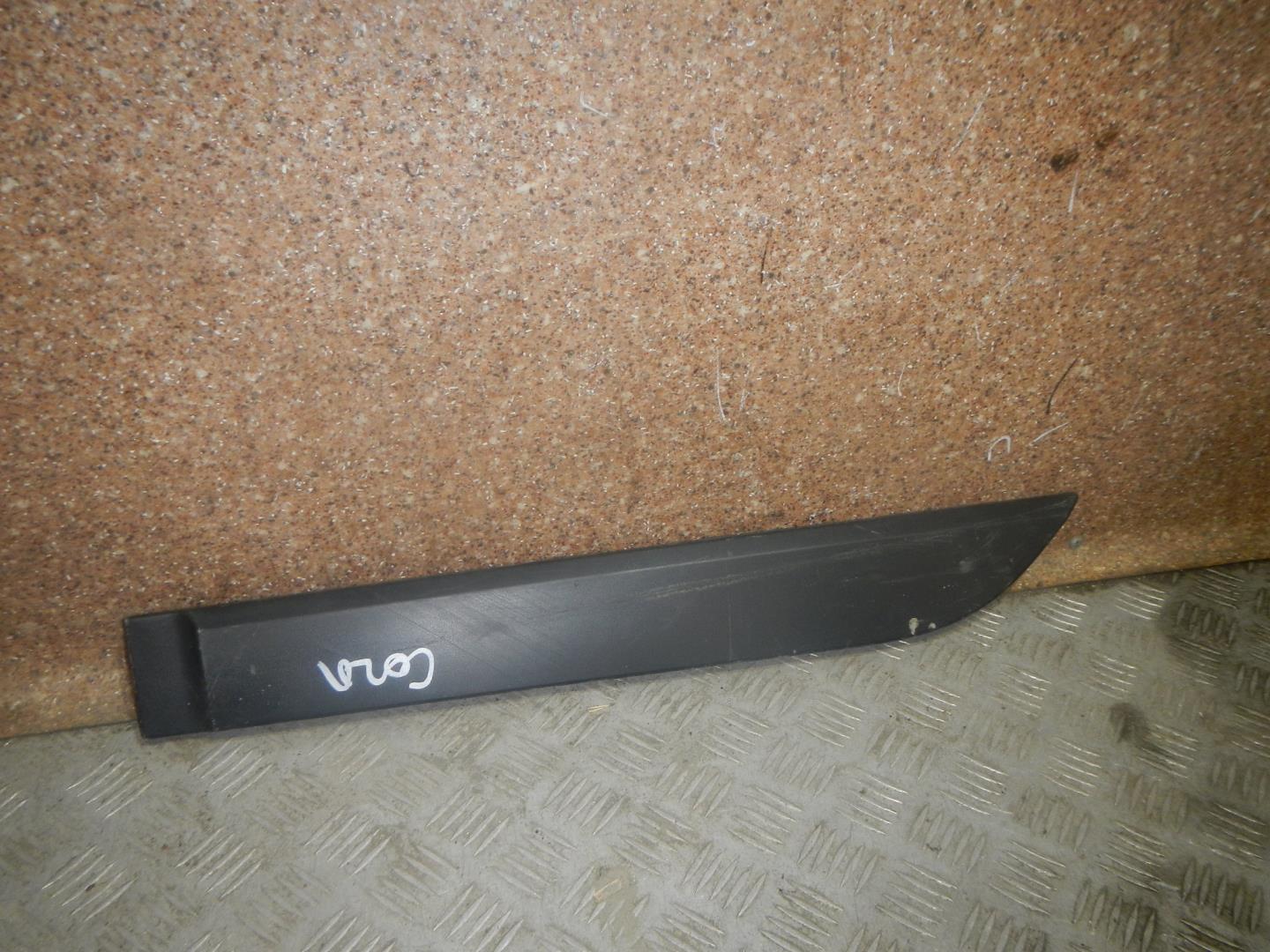 Молдинг задней левой двери