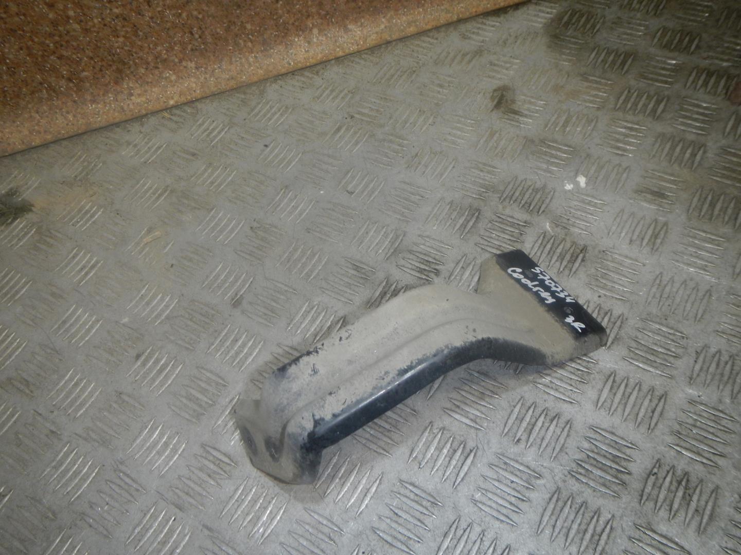 Кронштейн заднего бампера правый