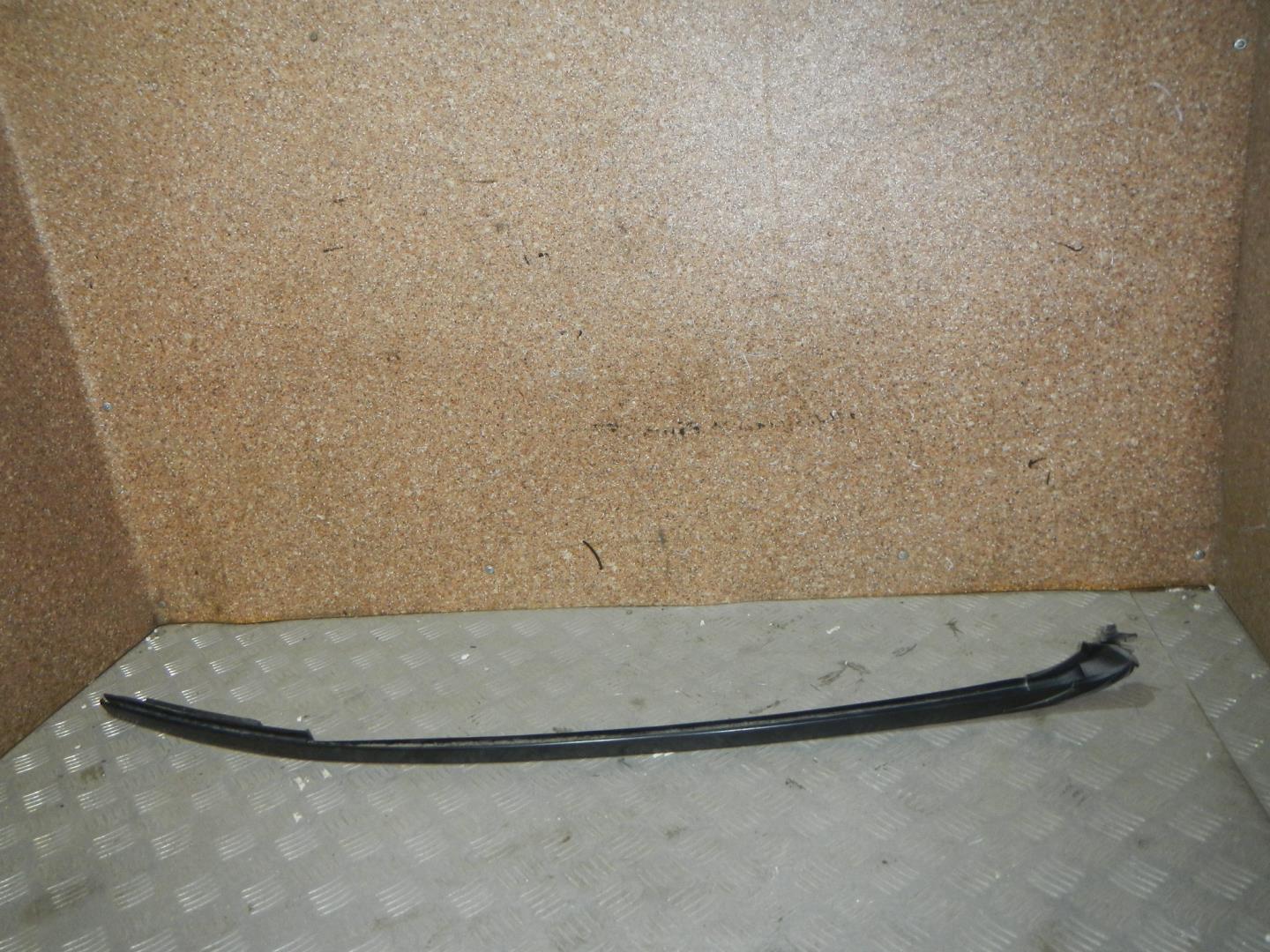 Молдинг лобового стекла