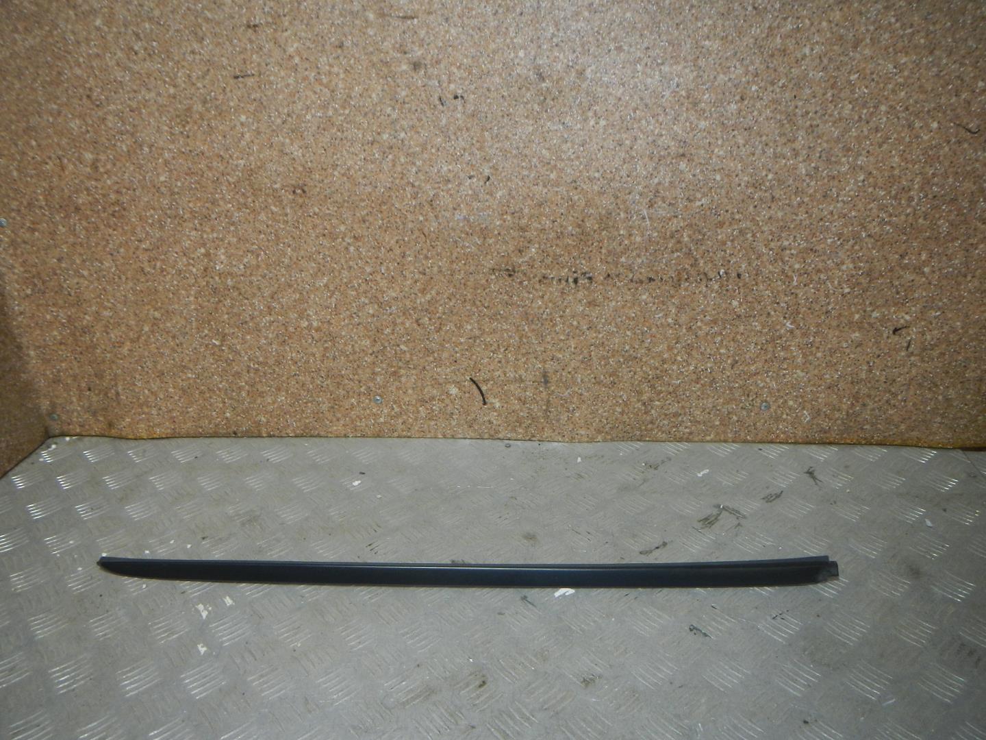 Молдинг лобового стекла