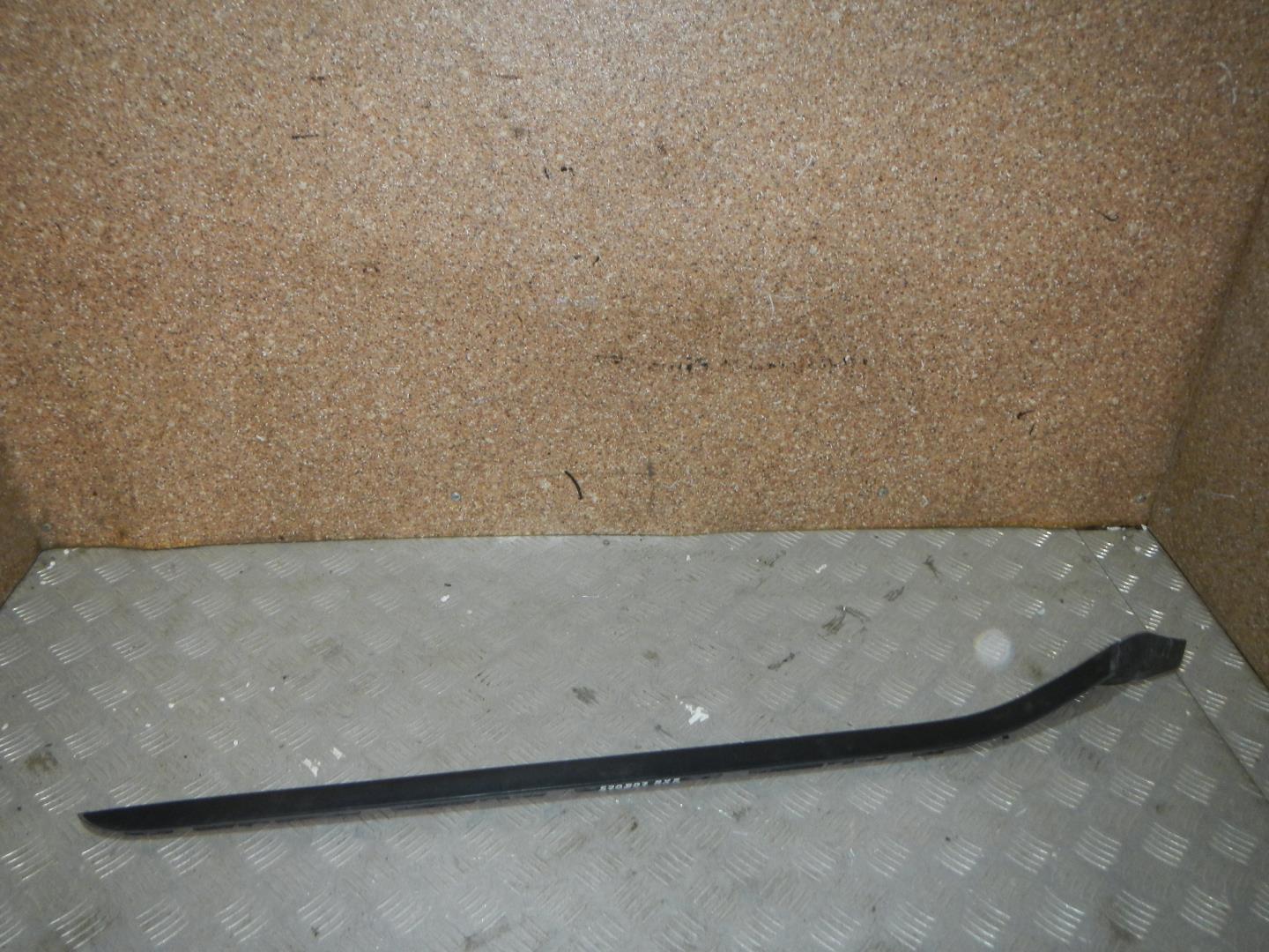 Молдинг лобового стекла