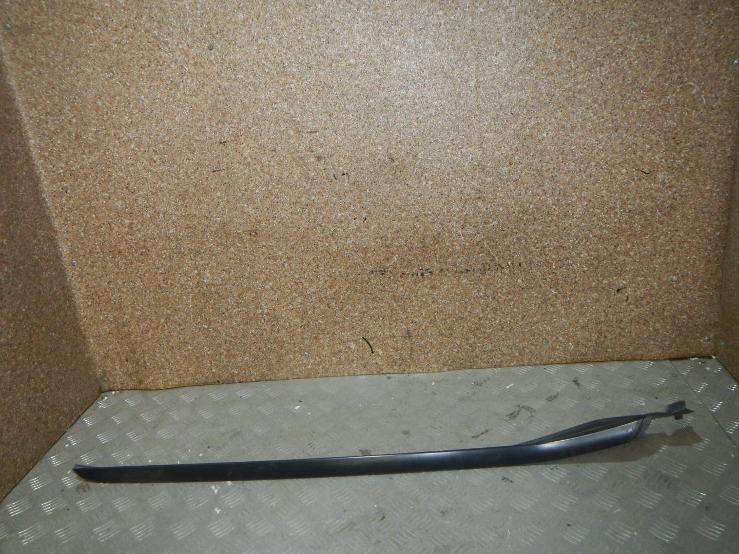 Молдинг лобового стекла