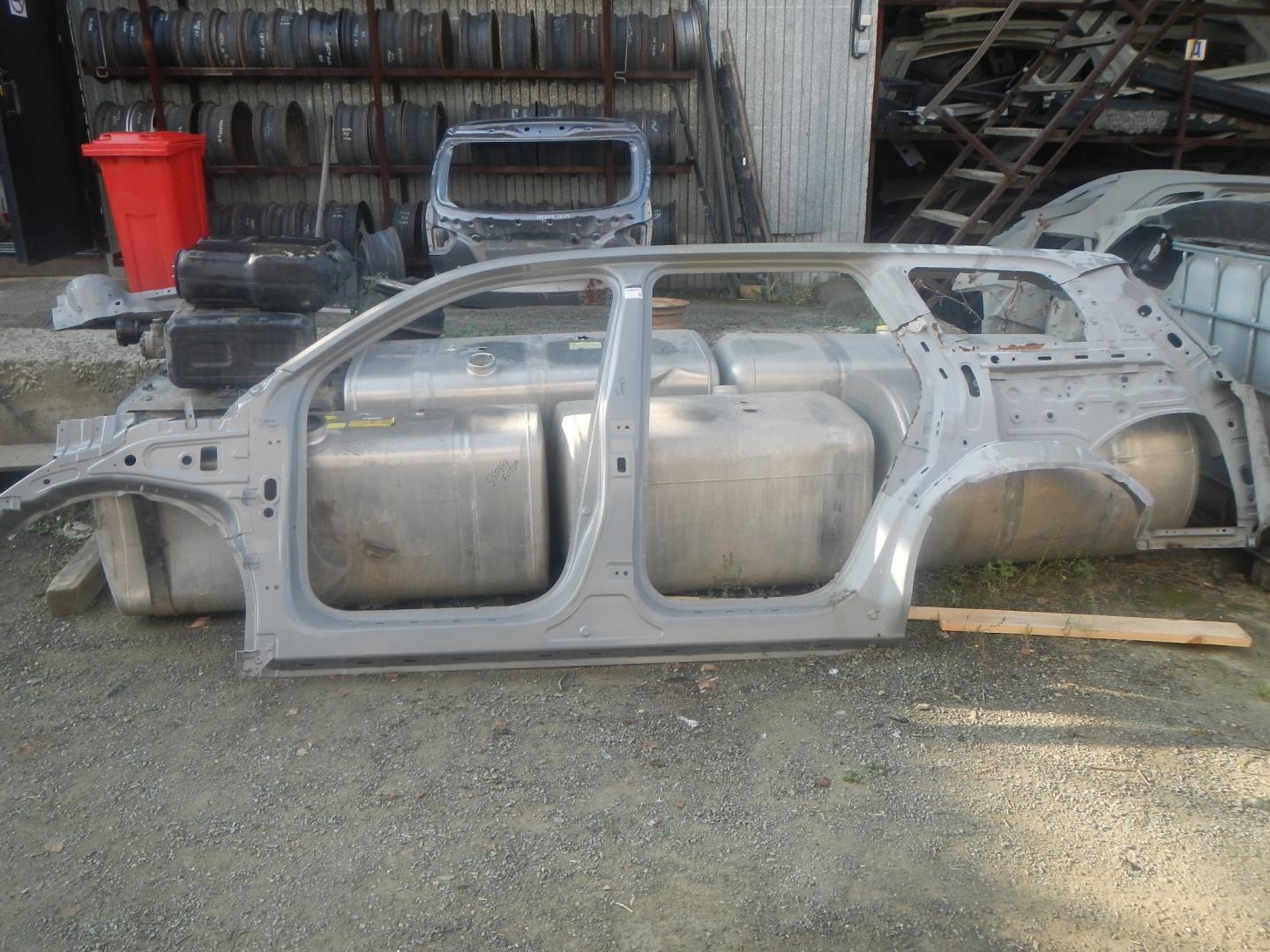 Кузовной элемент