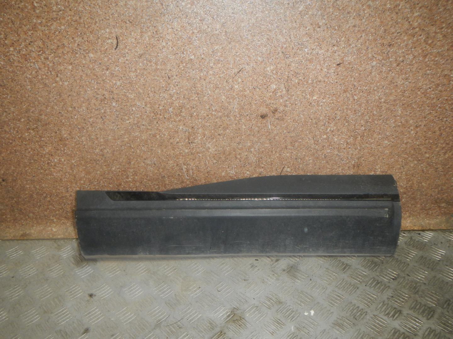 Молдинг задней правой двери