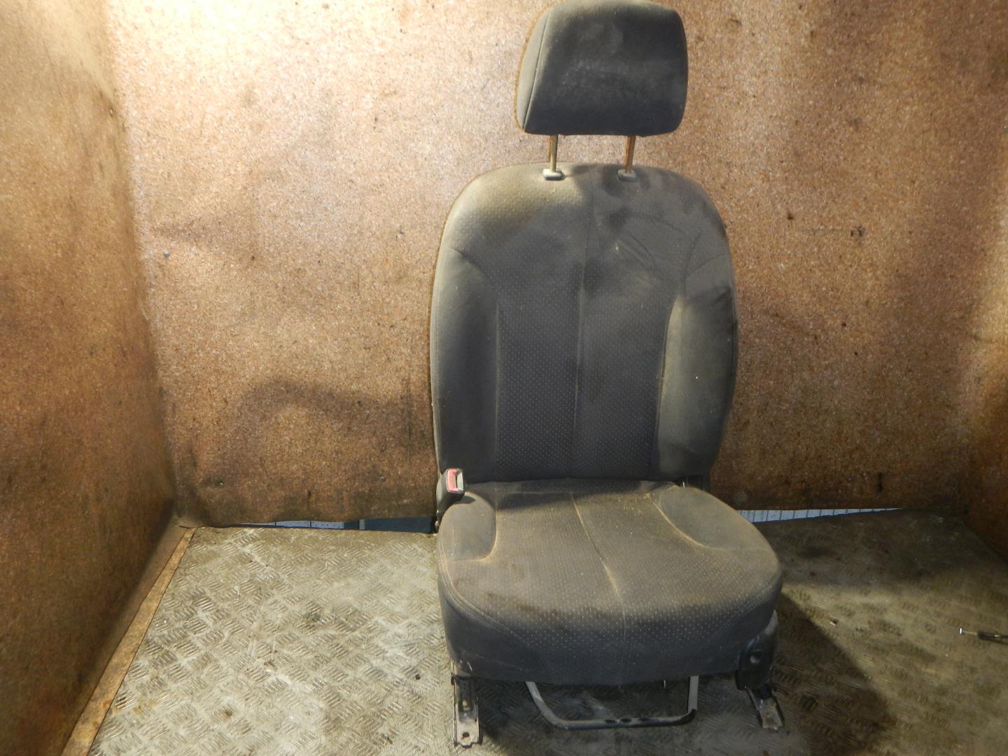 Сиденье переднее левое