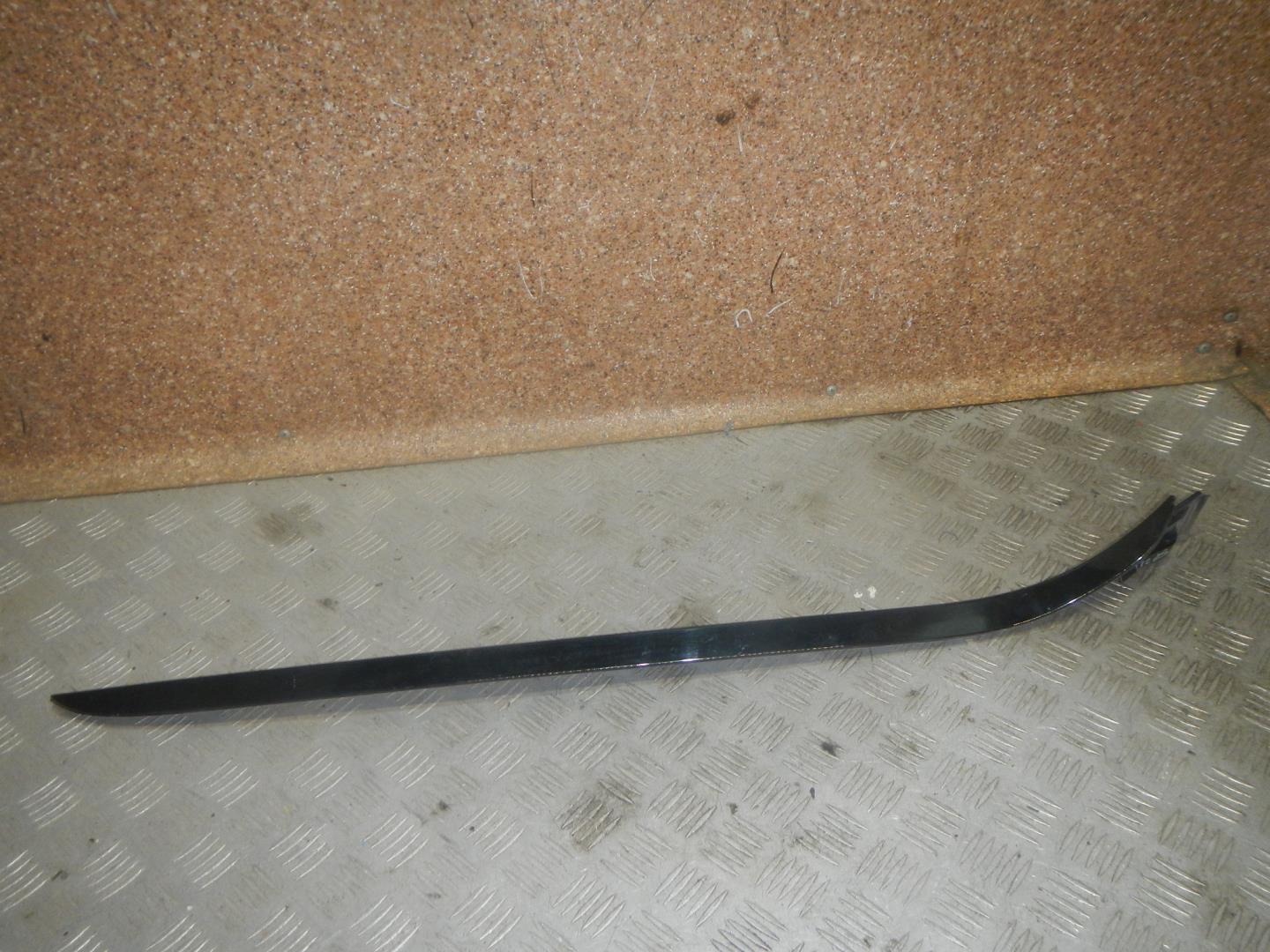 Молдинг лобового стекла