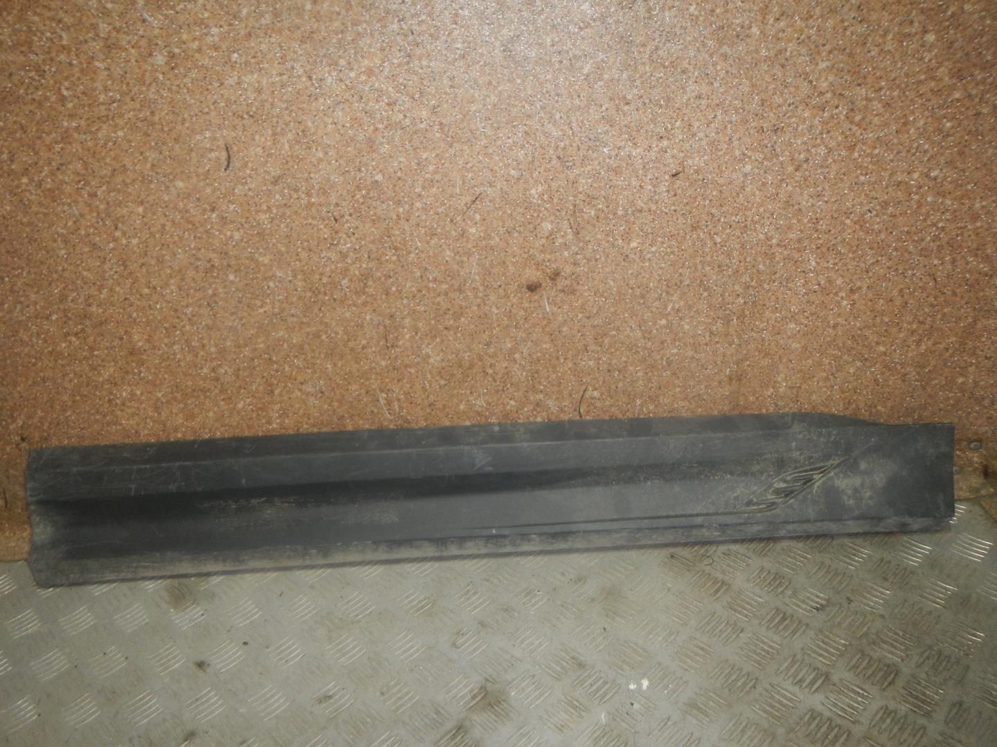 Молдинг передней правой двери