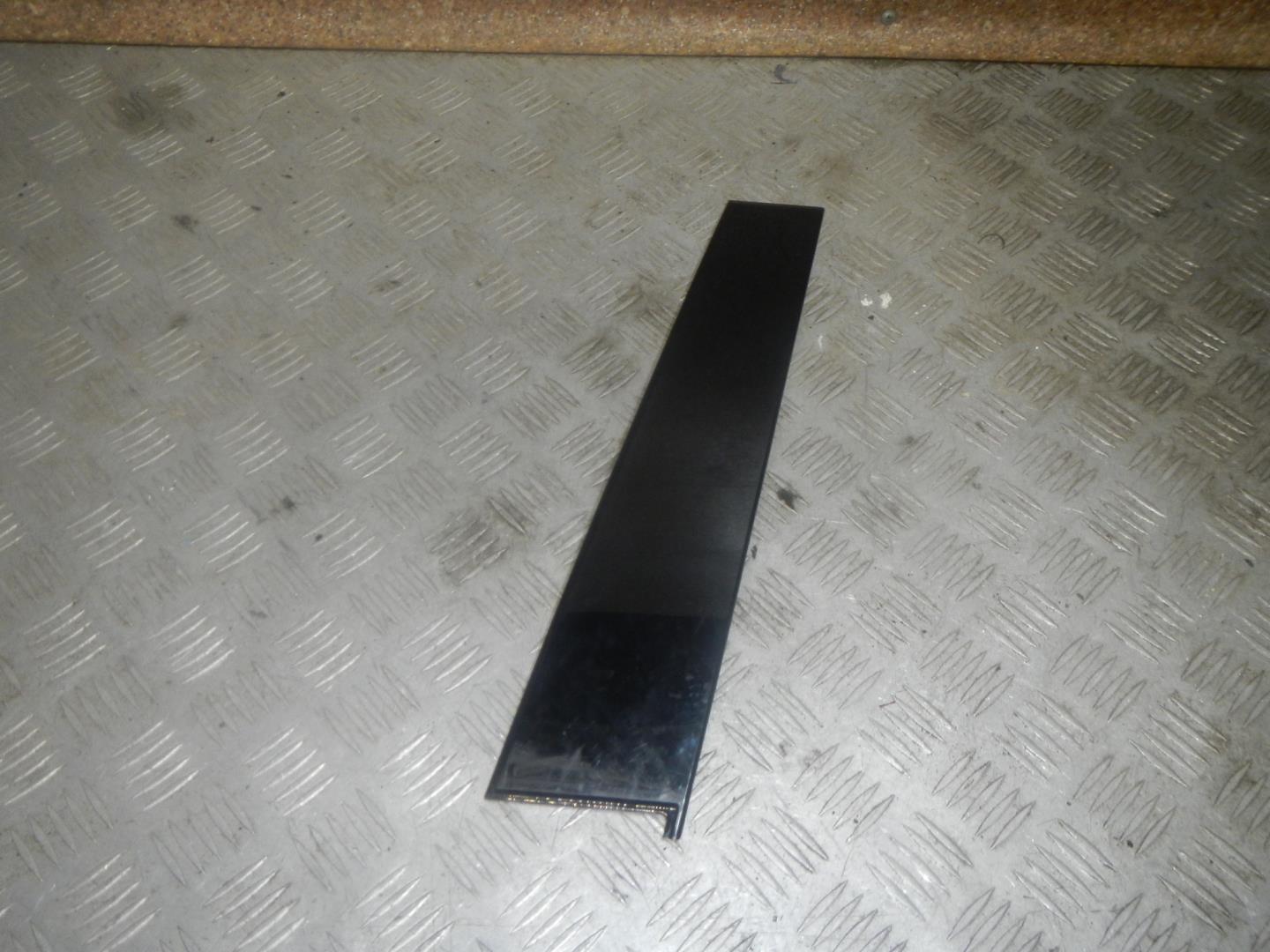 Накладка двери передней левой