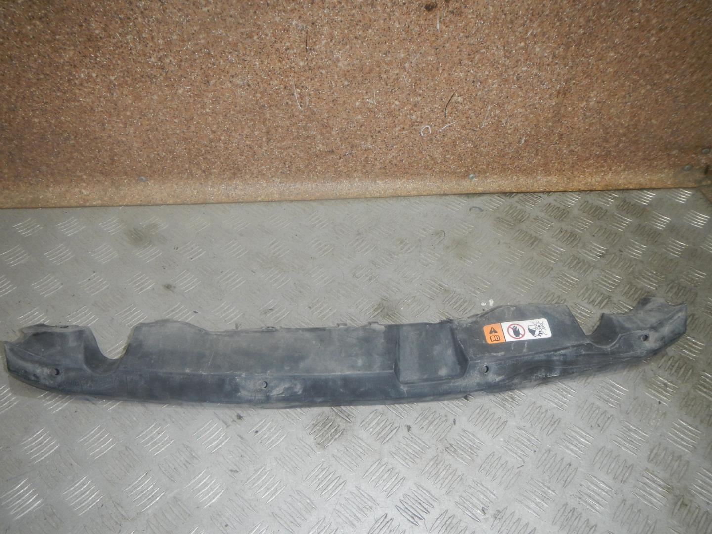 Кронштейн решетки радиатора