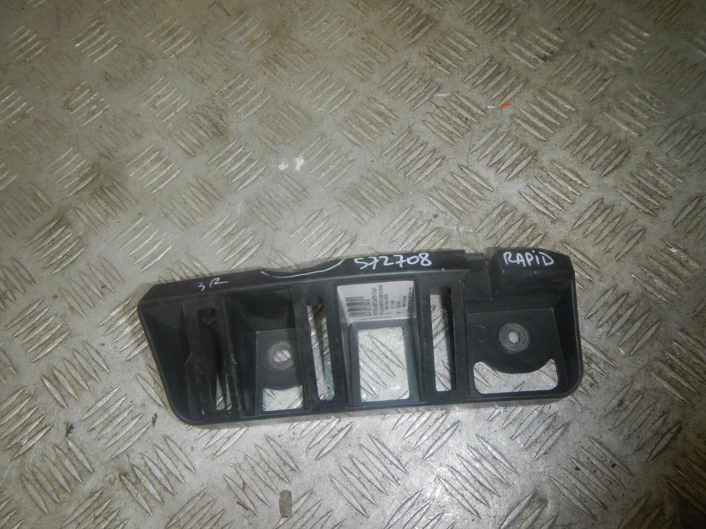 Кронштейн заднего бампера правый