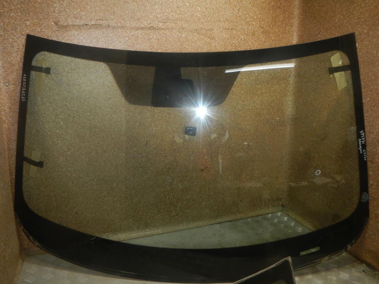 Стекло лобовое (ветровое)