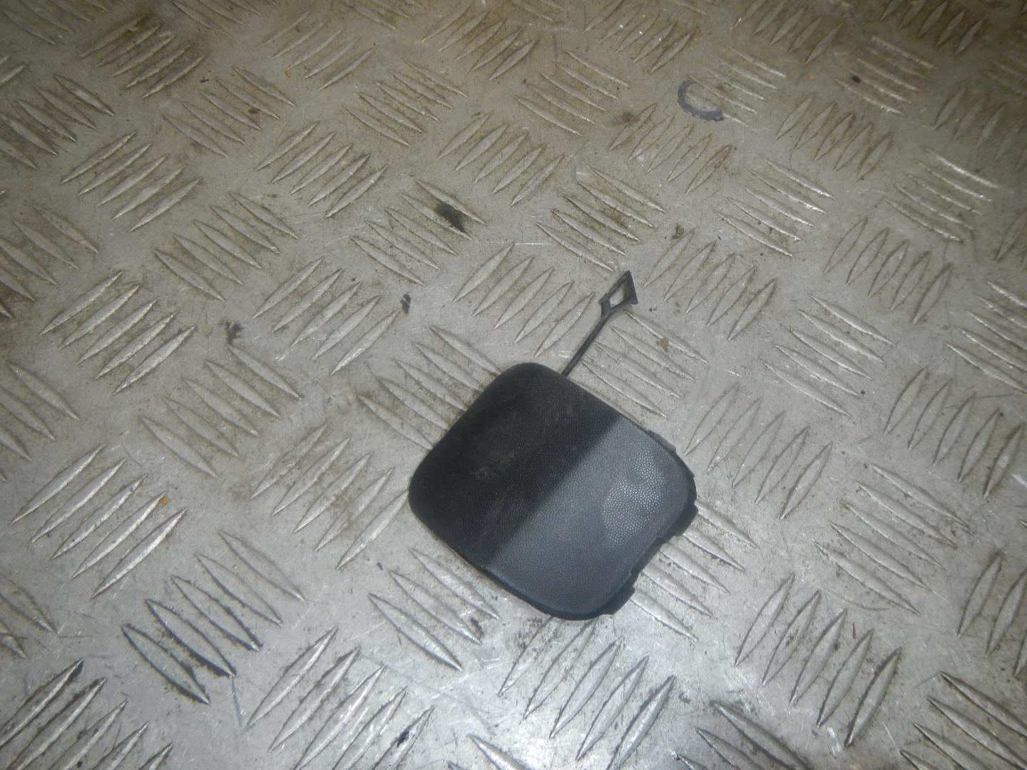 Заглушка буксировочного крюка