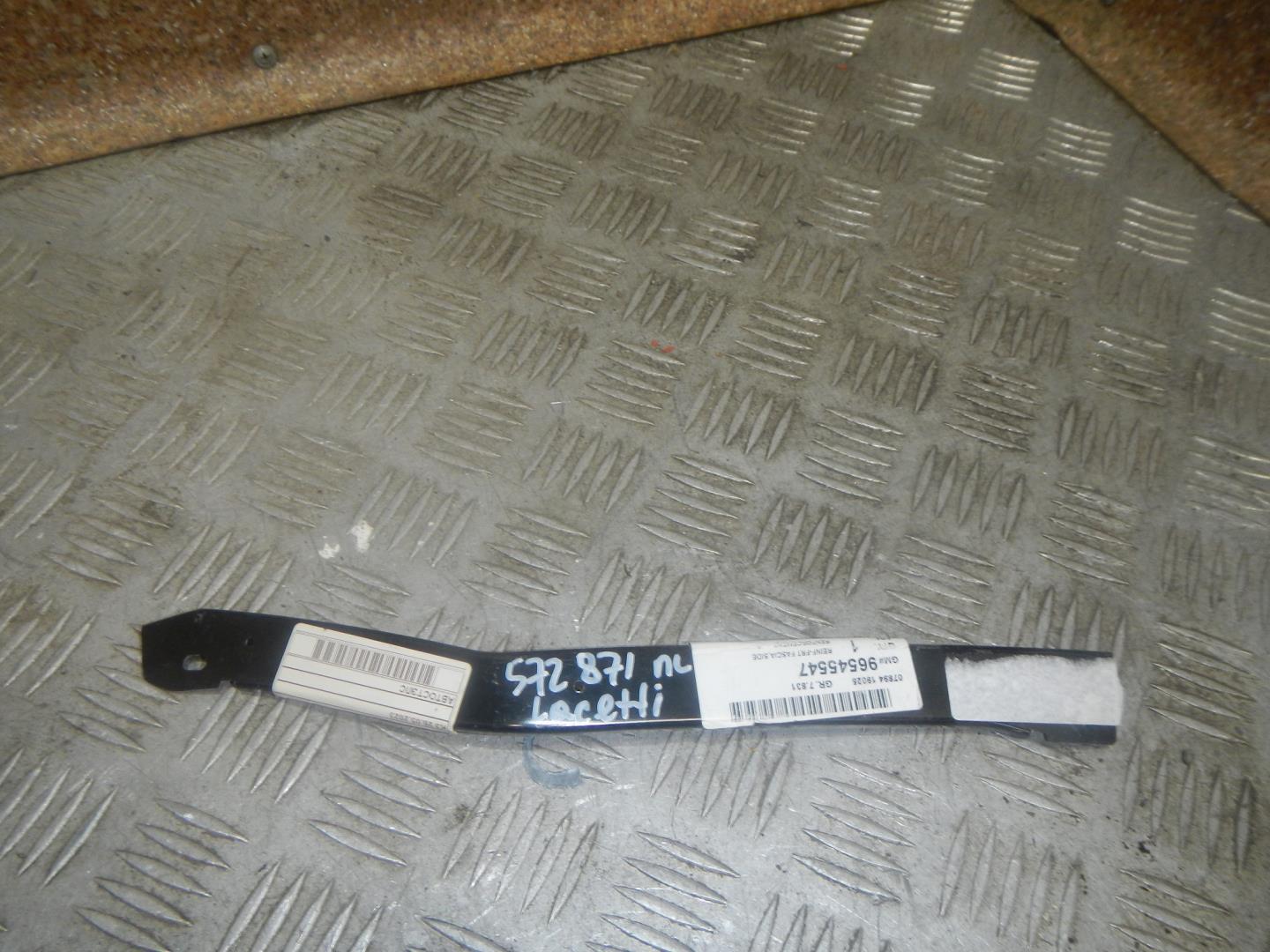 Кронштейн переднего бампера левый