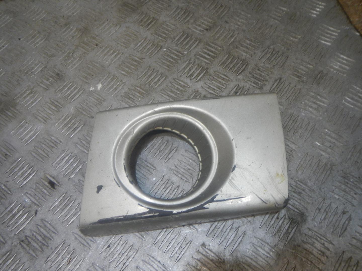 Рамка противотуманной фары левой