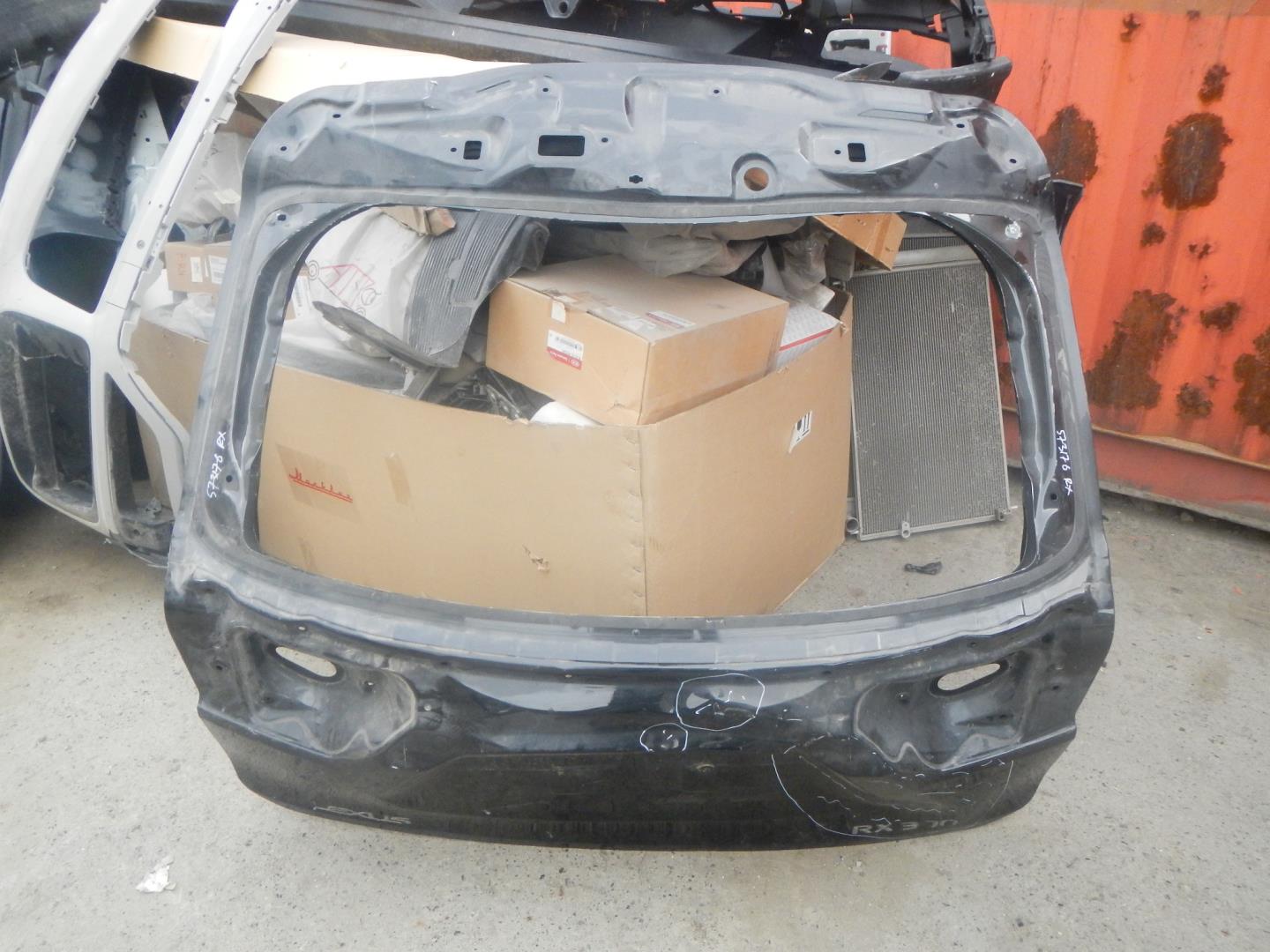 Дверь багажника