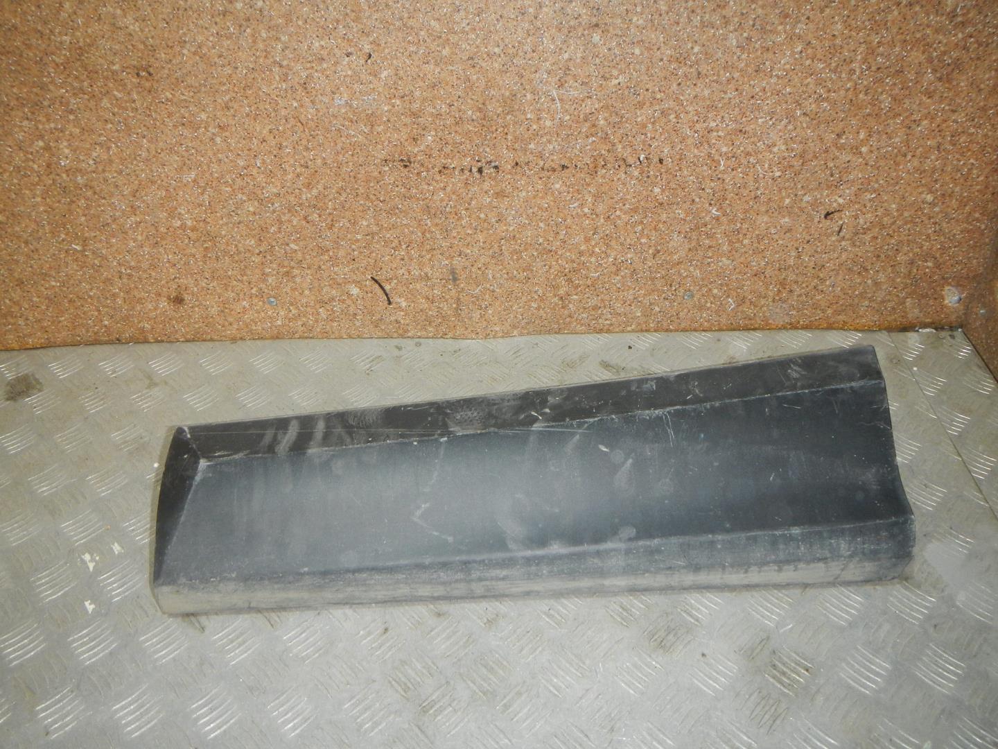 Молдинг задней левой двери