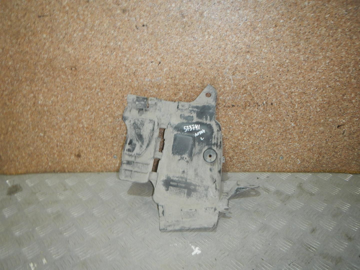 Пыльник двигателя боковой левый