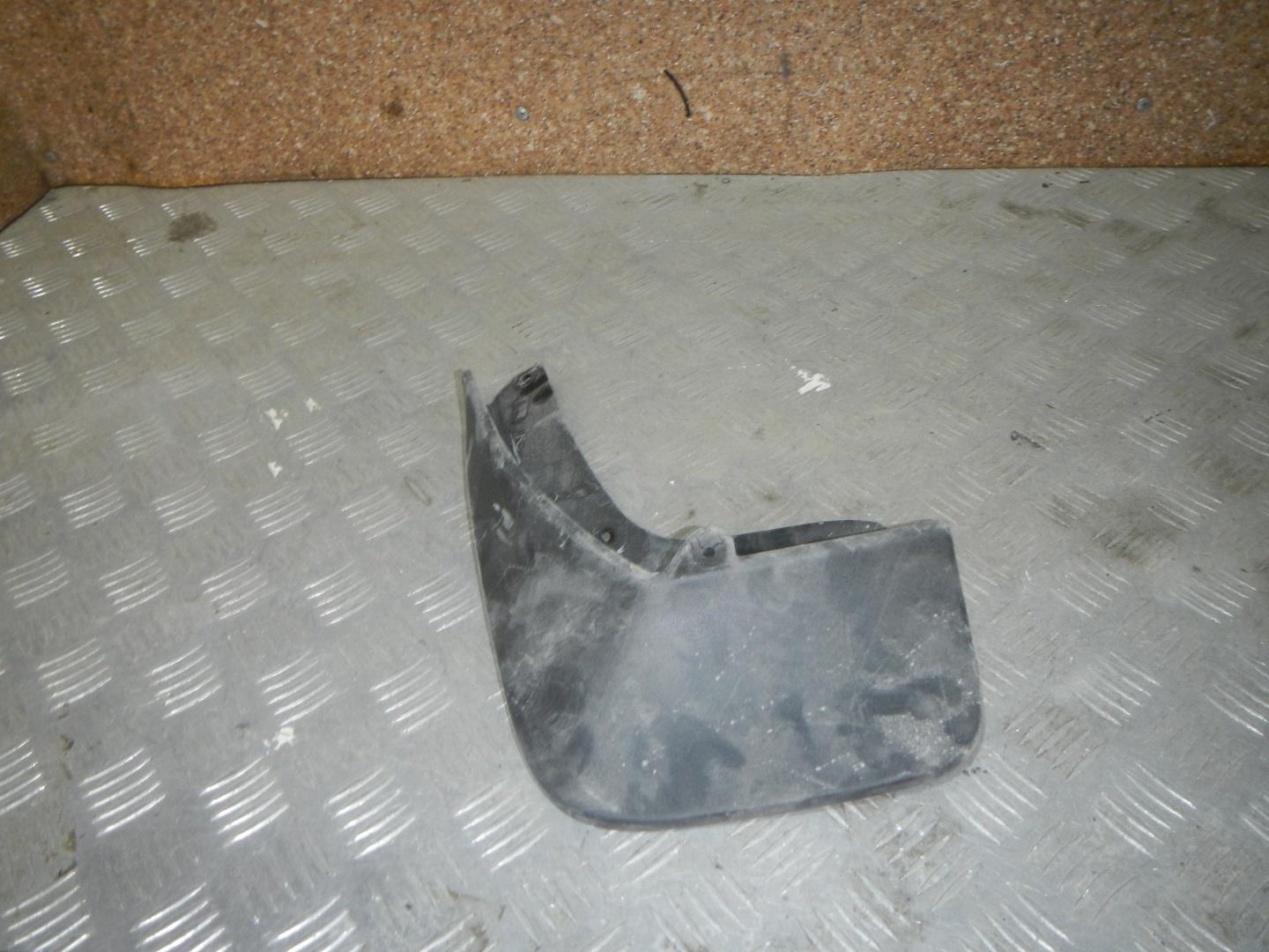 Брызговик задний левый