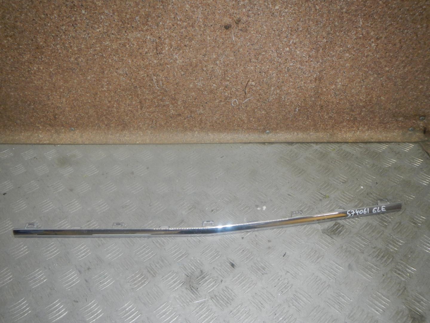 Молдинг переднего бампера