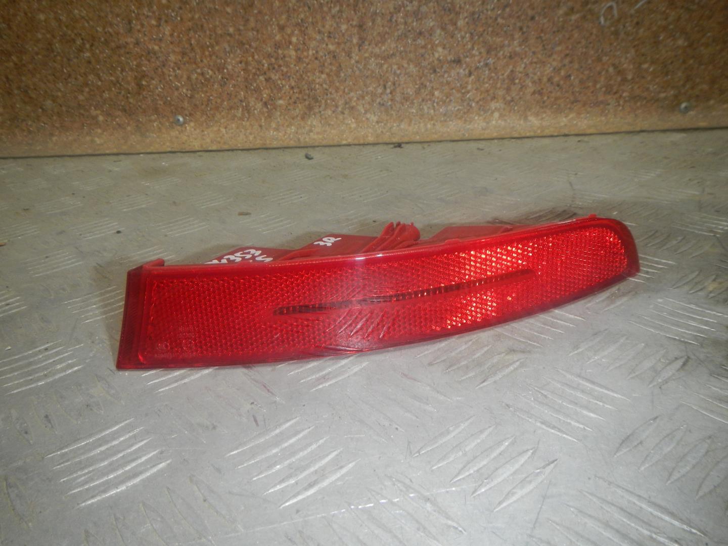 Отражатель в бампер задний правый