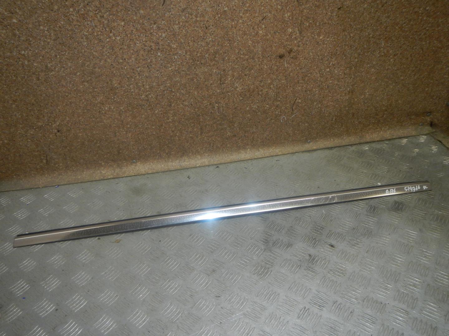 Накладка стекла заднего левого