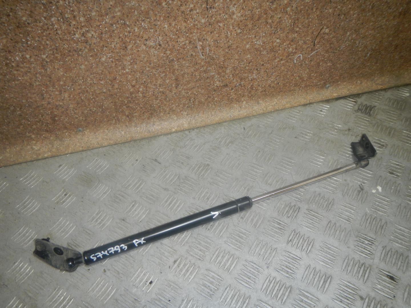 Амортизатор двери багажника