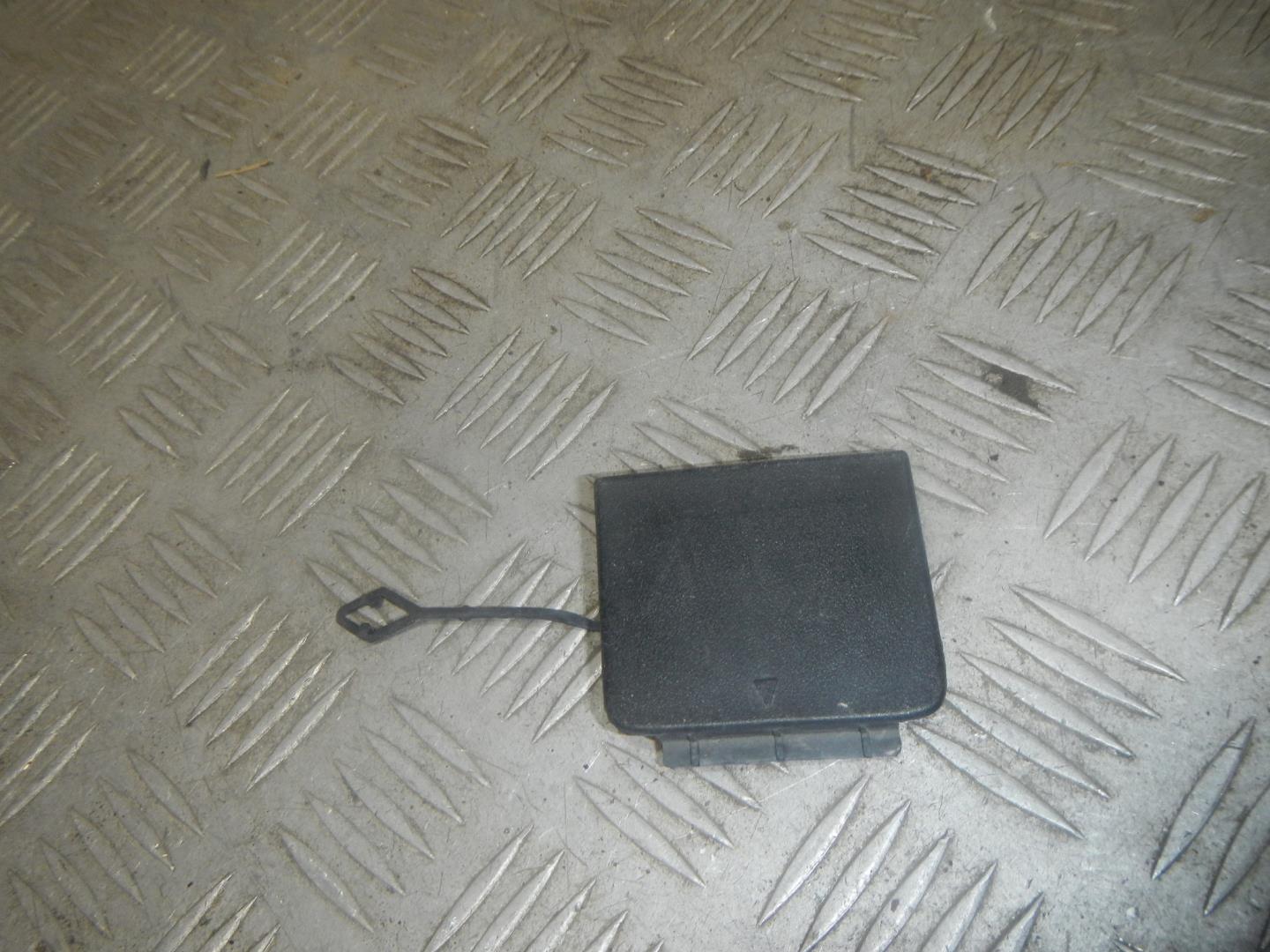 Заглушка буксировочного крюка