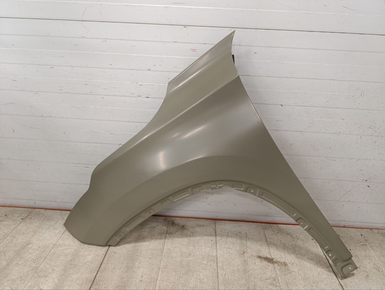 Крыло переднее левое