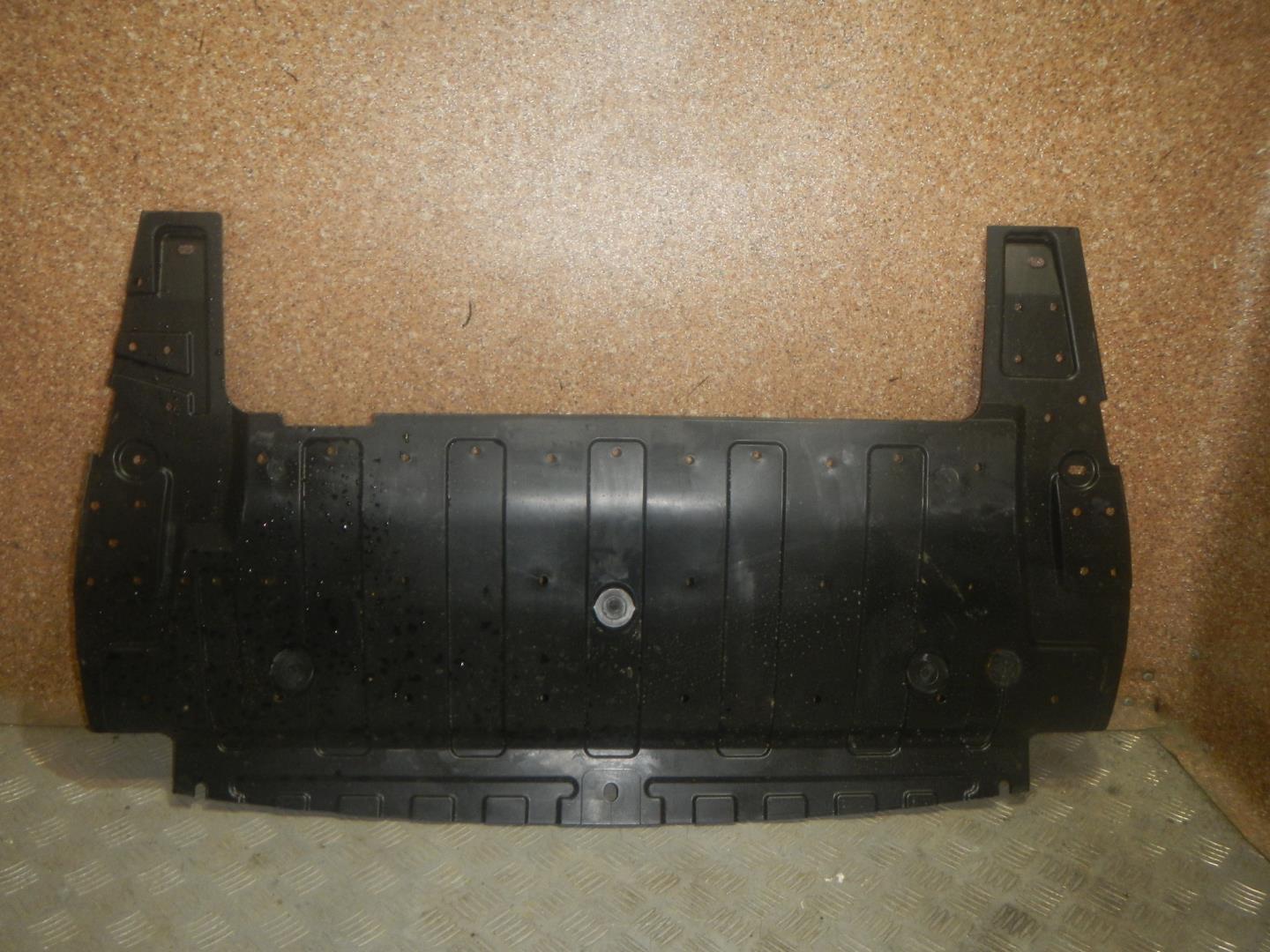 Пыльник двигателя