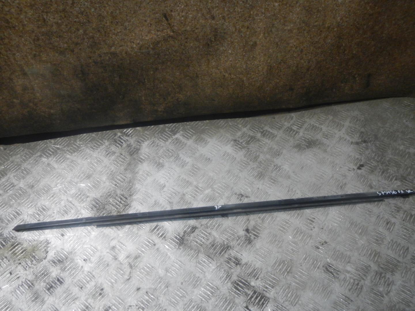 Накладка стекла заднего правого